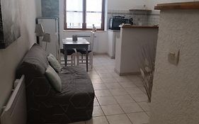 Grand Studio meublé chez COCO